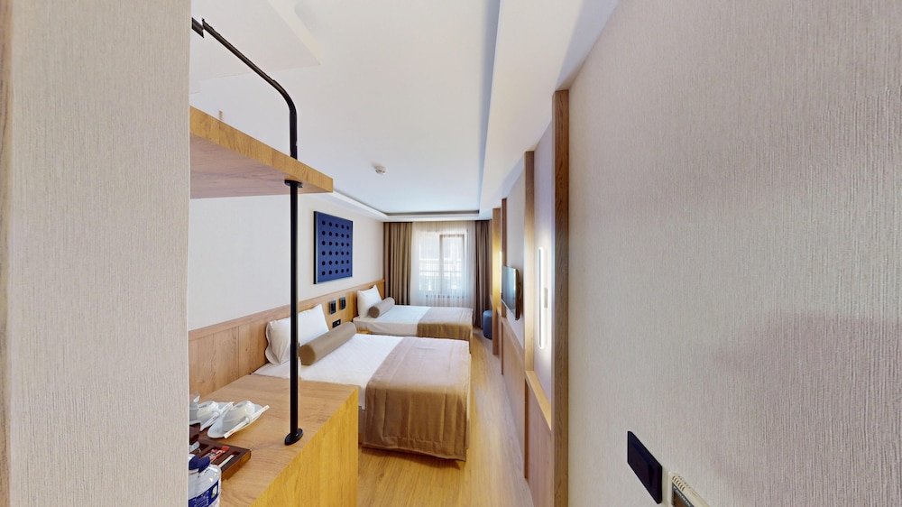 River Hotel 20