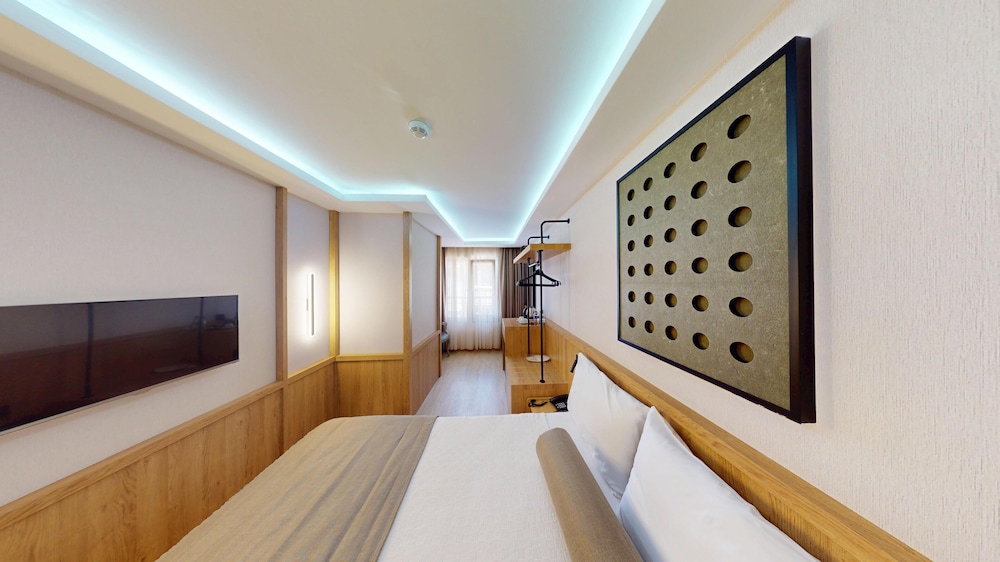 River Hotel 16