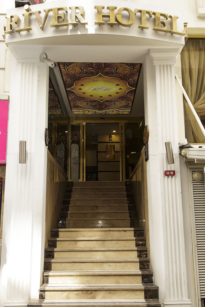 River Hotel 1