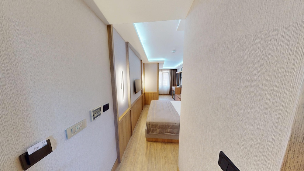 River Hotel 11