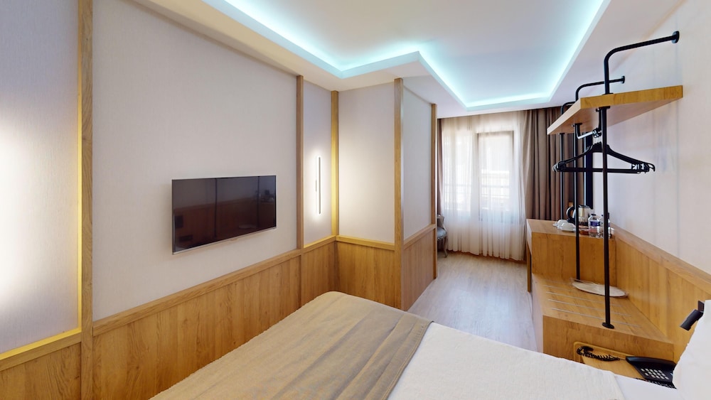 River Hotel 12
