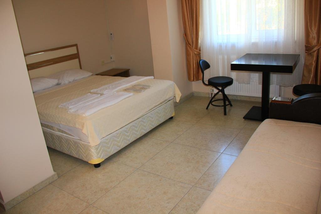Yagiz Motel 15
