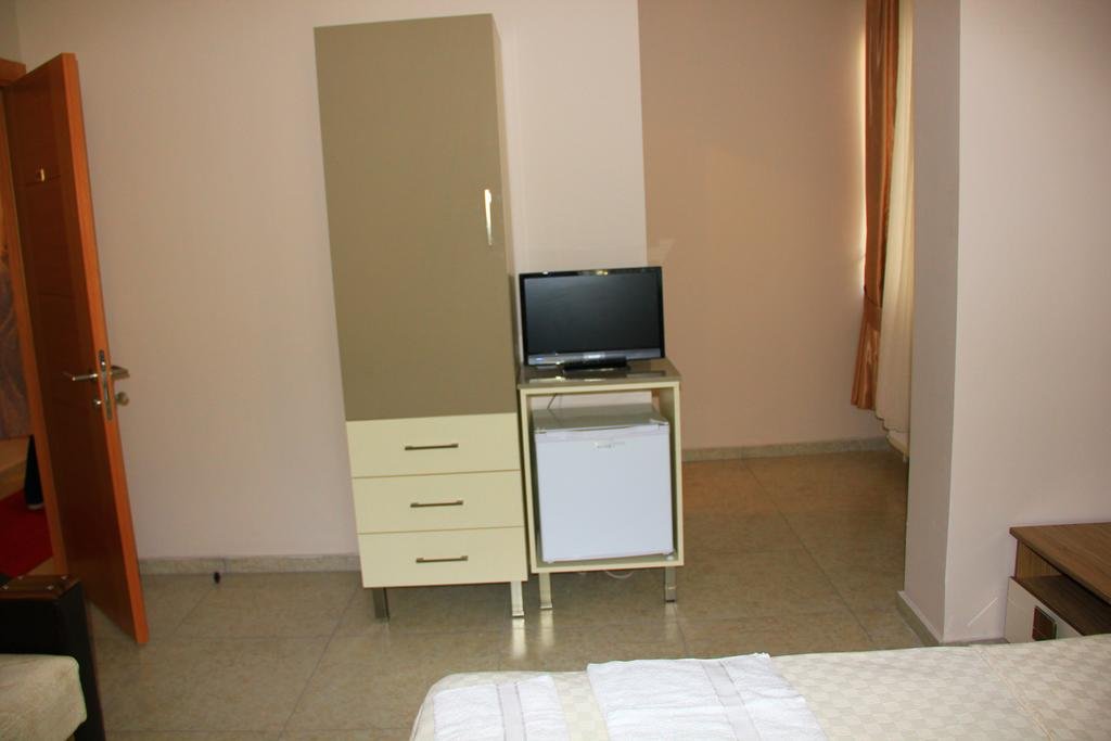 Yagiz Motel 8