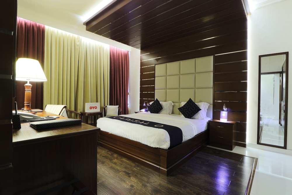 Capital O 325 Queen Palace Hotel 1