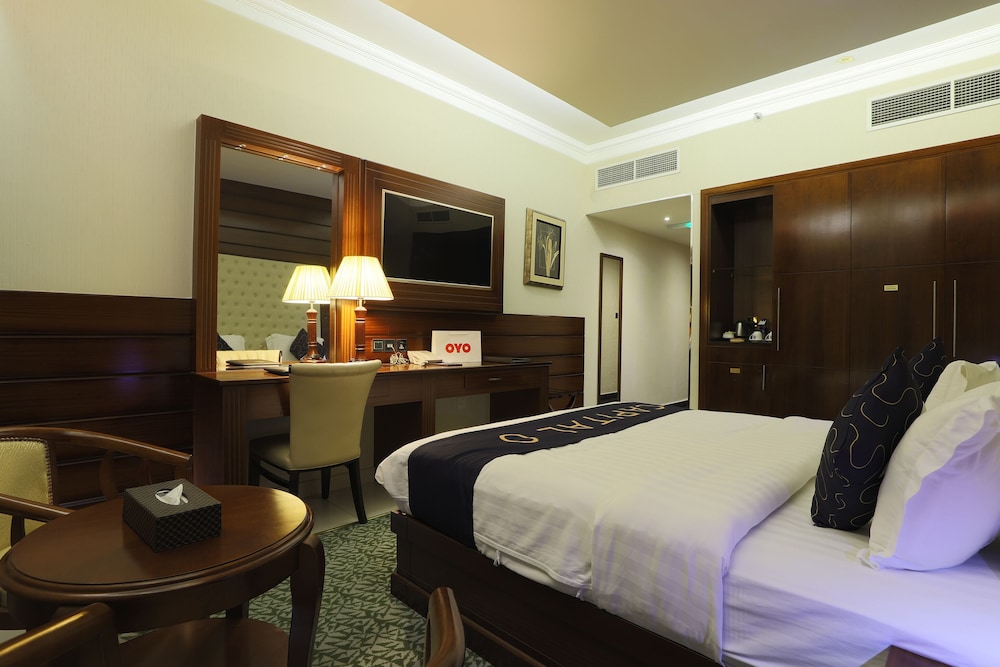 Capital O 325 Queen Palace Hotel 8