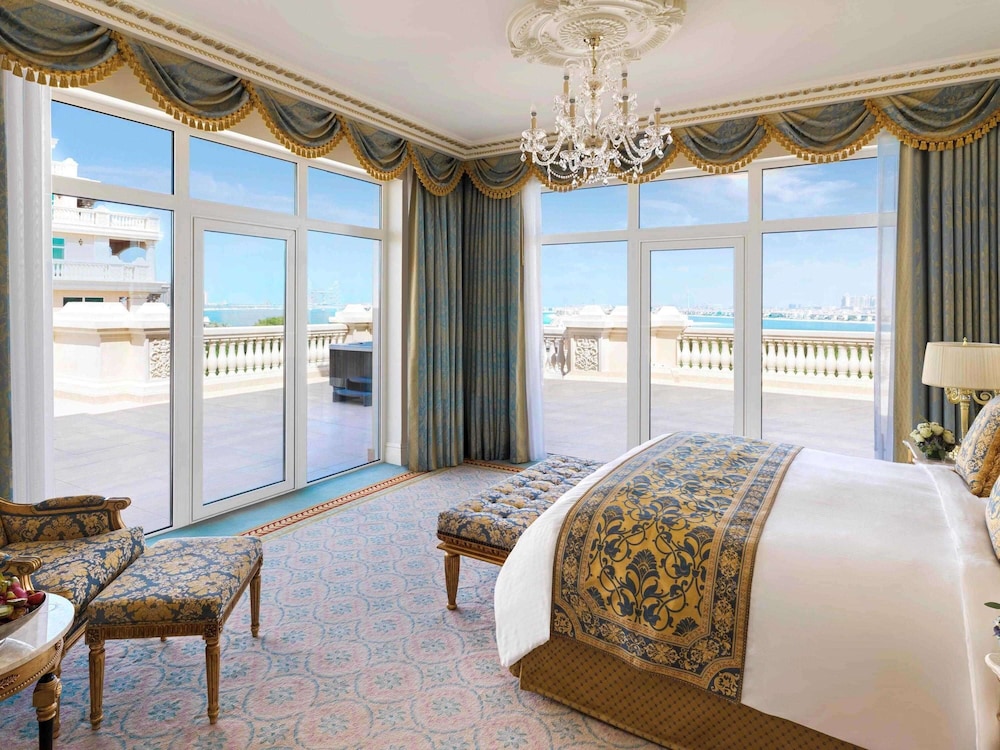 Raffles The Palm 18