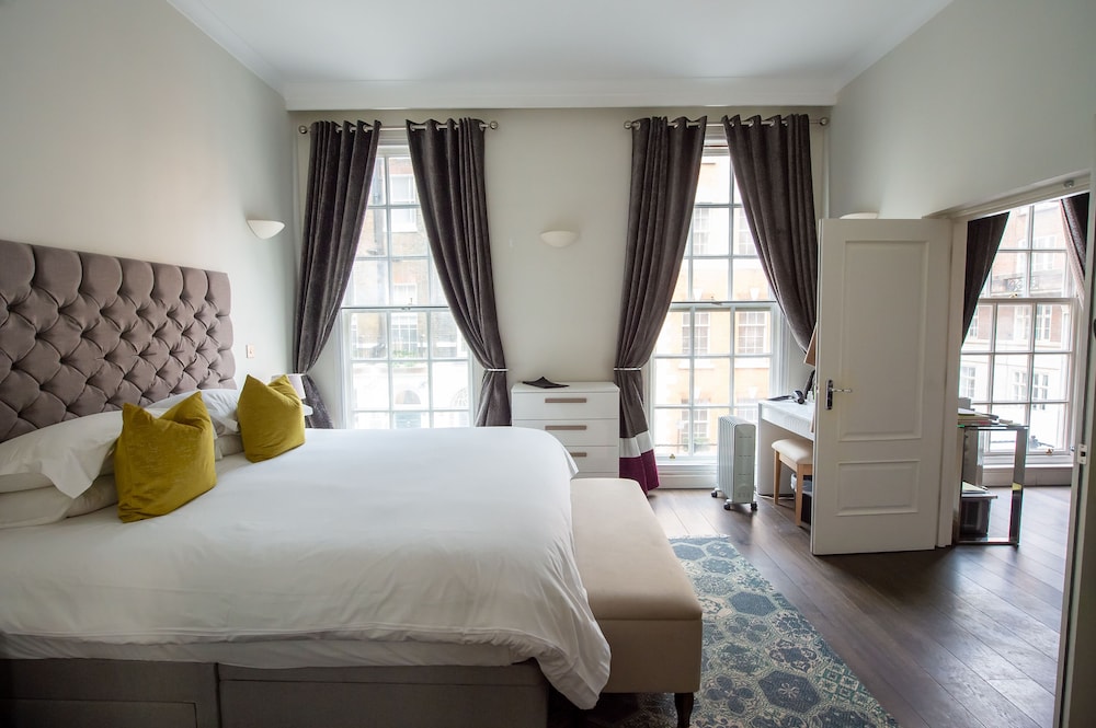 9 Hertford Street 18