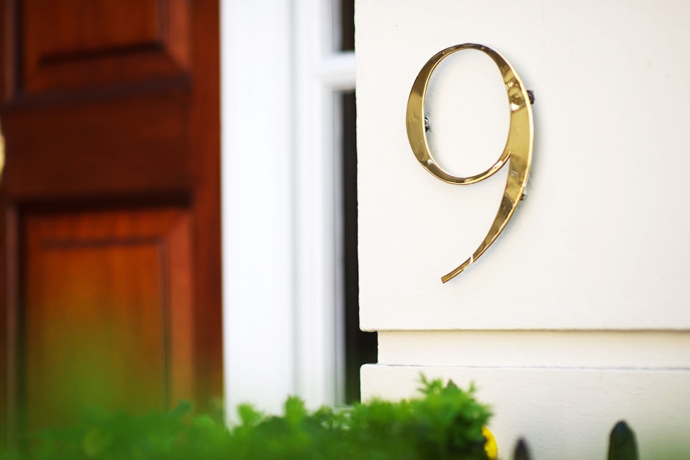 9 Hertford Street 8