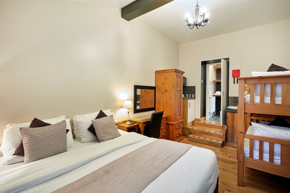Conifers Guest House 12
