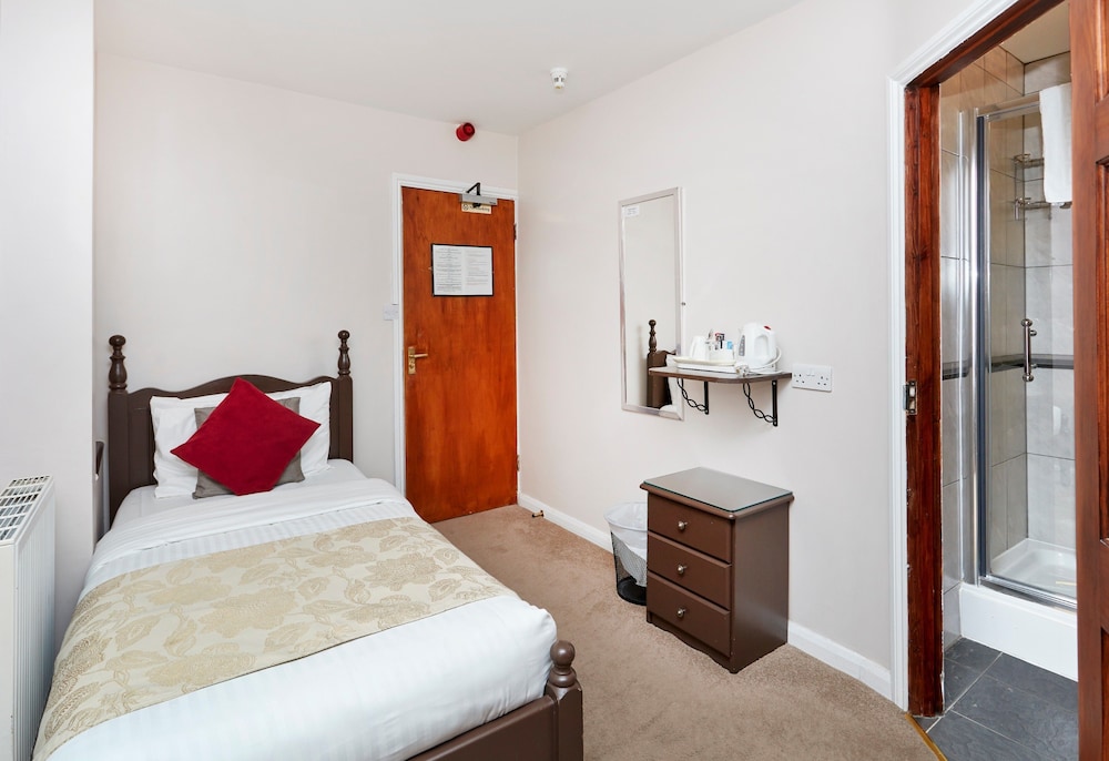 Conifers Guest House 3