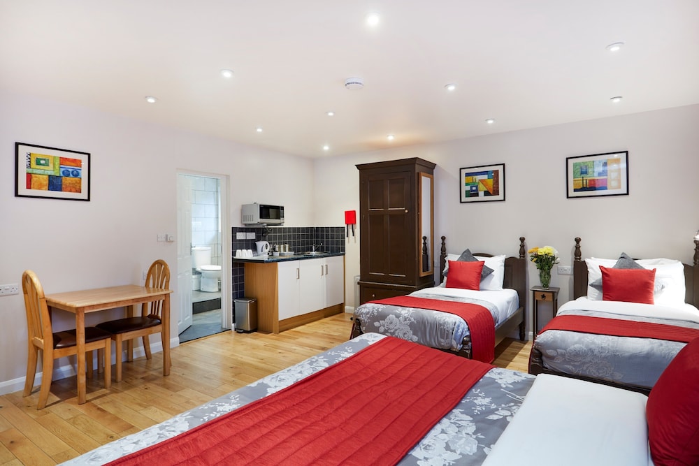 Conifers Guest House 14
