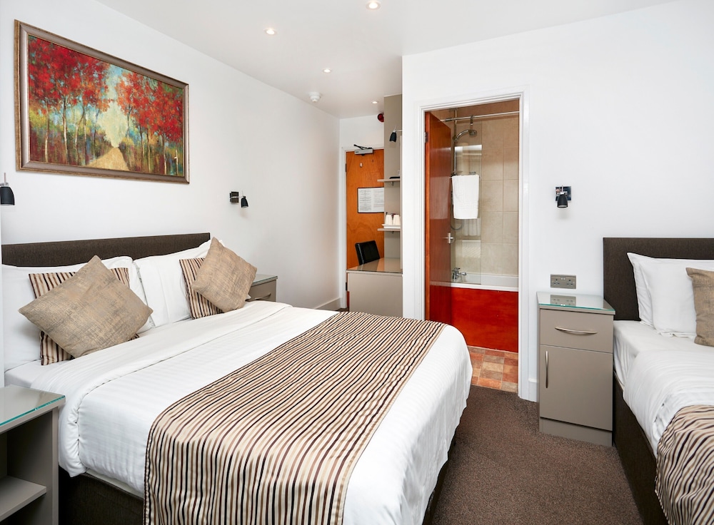 Conifers Guest House 9