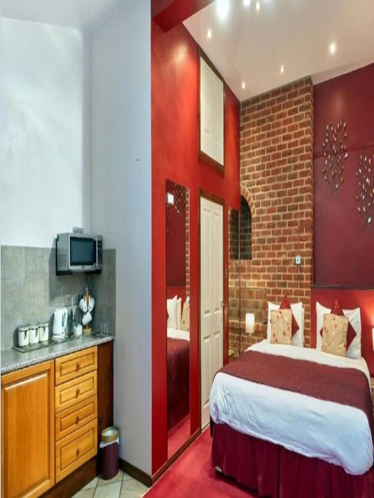 Conifers Guest House 20