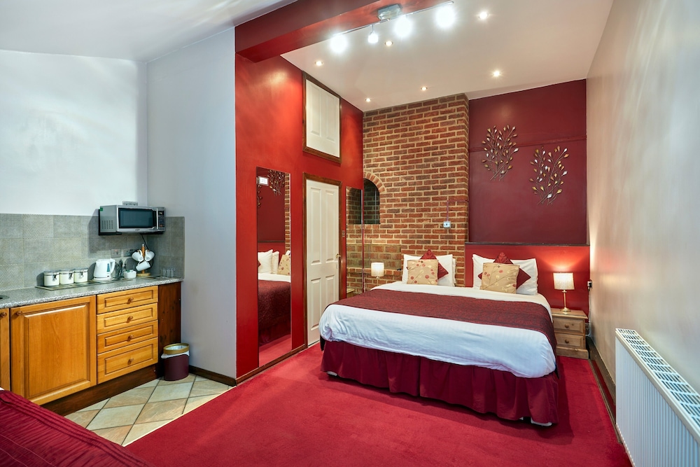 Conifers Guest House 15