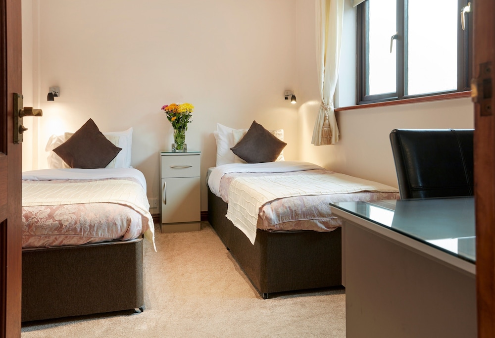Conifers Guest House 5