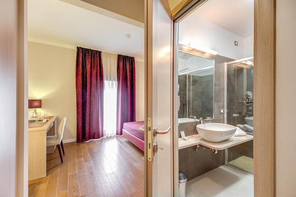Boutique Rome Inn 19