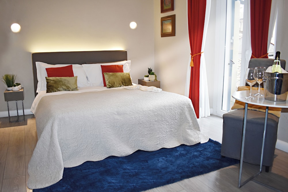 The Roman Empire Guesthouse 11
