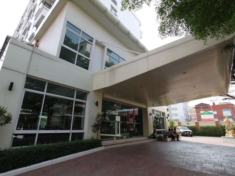 The Royal Bee Apart Hotel 1
