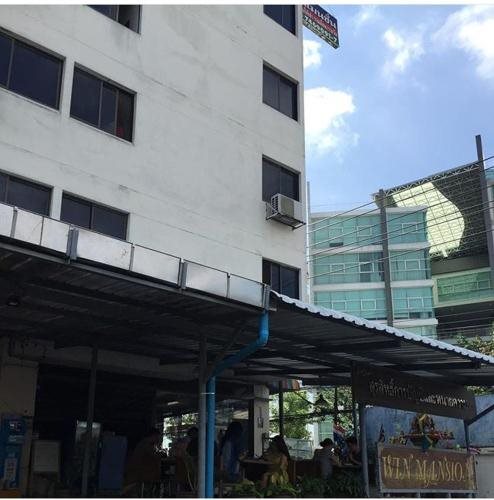 Win Bangna Hotel 11