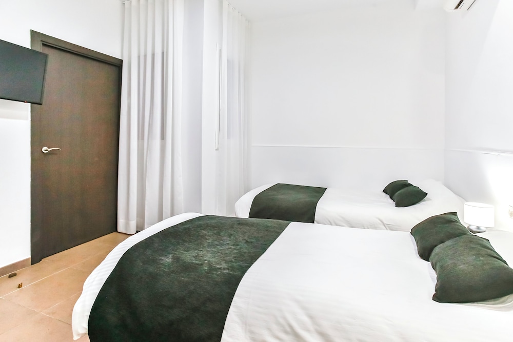 Laramond Barcelona Rooms 17