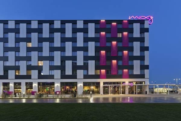 Moxy Vienna Airport 16