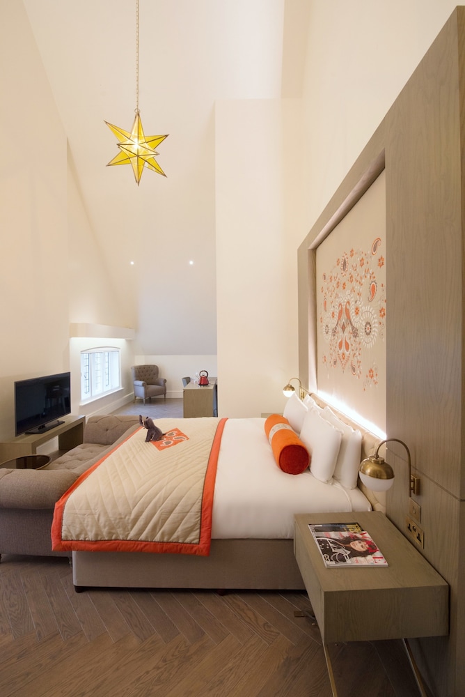The Lalit London 7