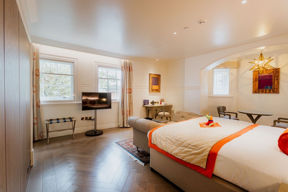 The Lalit London 24