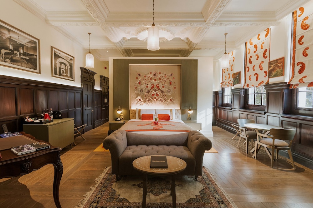 The Lalit London 18