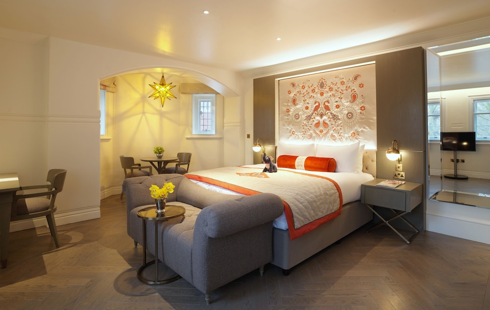 The Lalit London 11