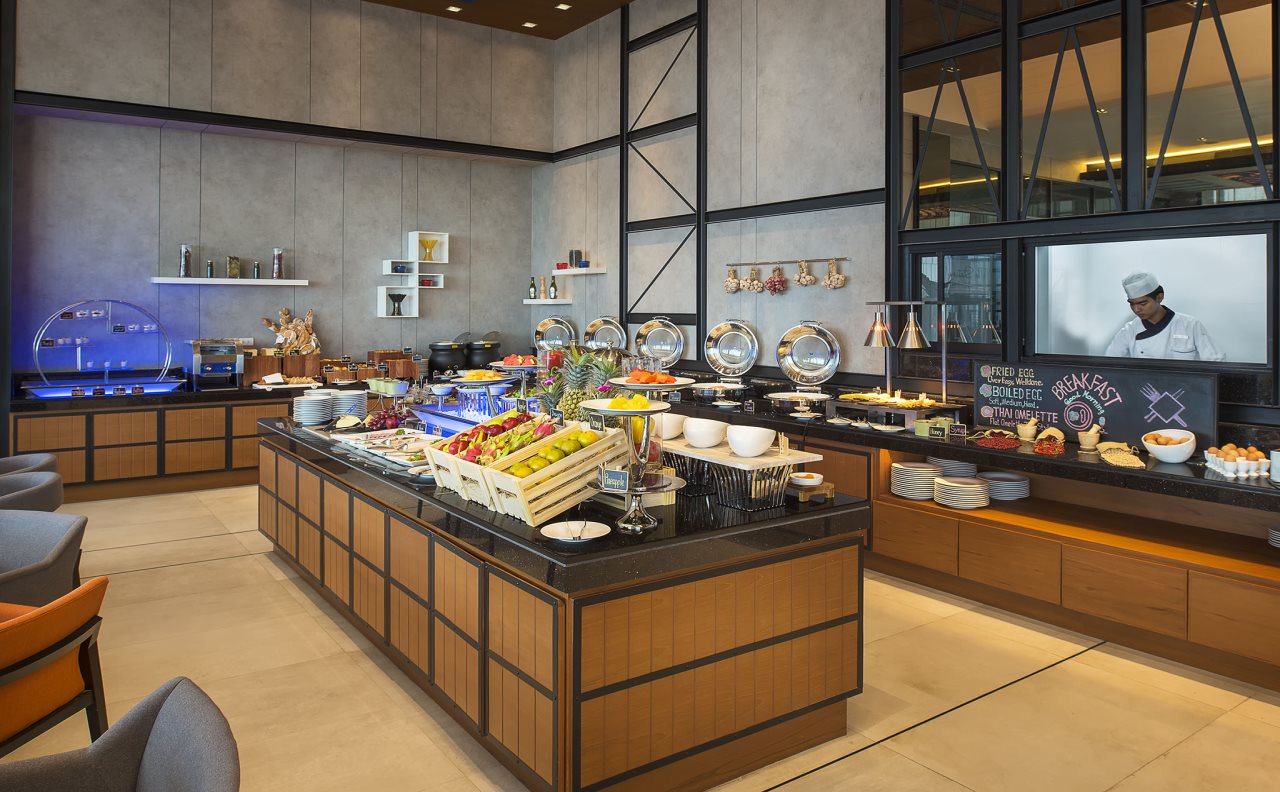 Mercure Bangkok Makkasan 12