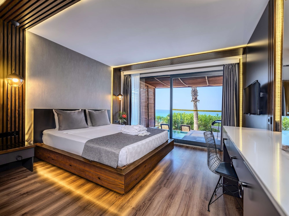 Adora Calma Beach Hotel 20