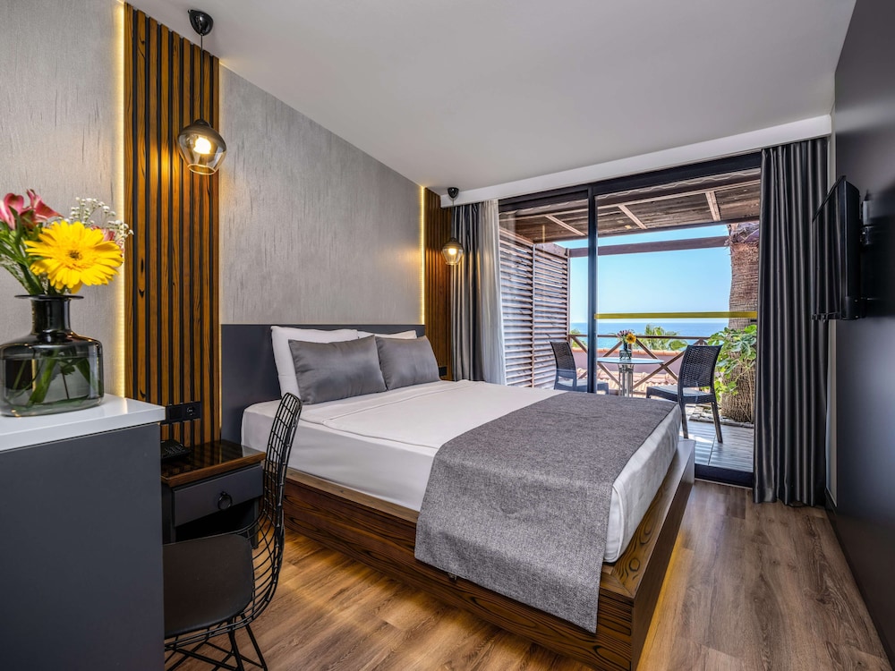Adora Calma Beach Hotel 9