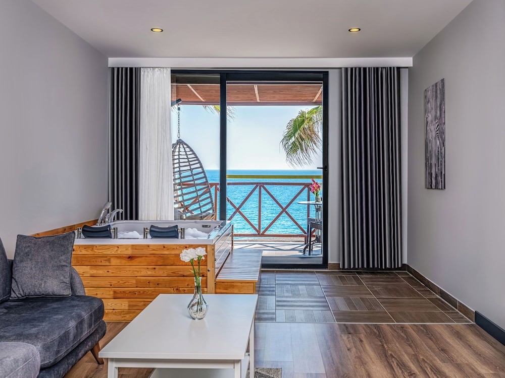 Adora Calma Beach Hotel 7