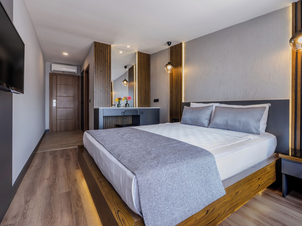 Adora Calma Beach Hotel 6
