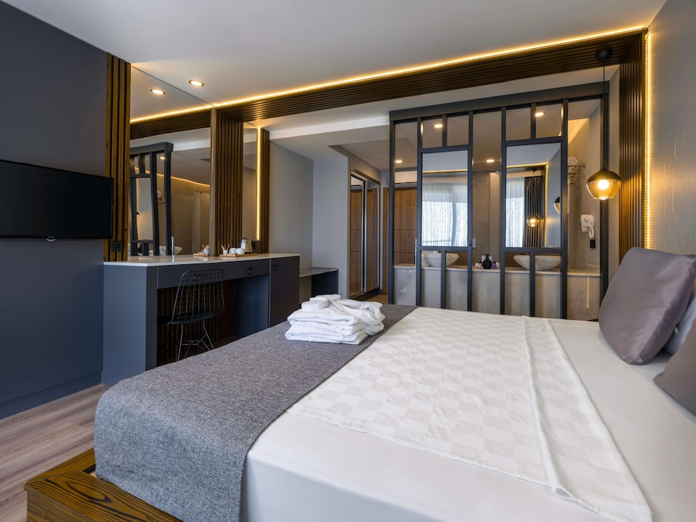 Adora Calma Beach Hotel 22