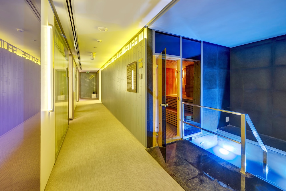 The Act Hotel 23