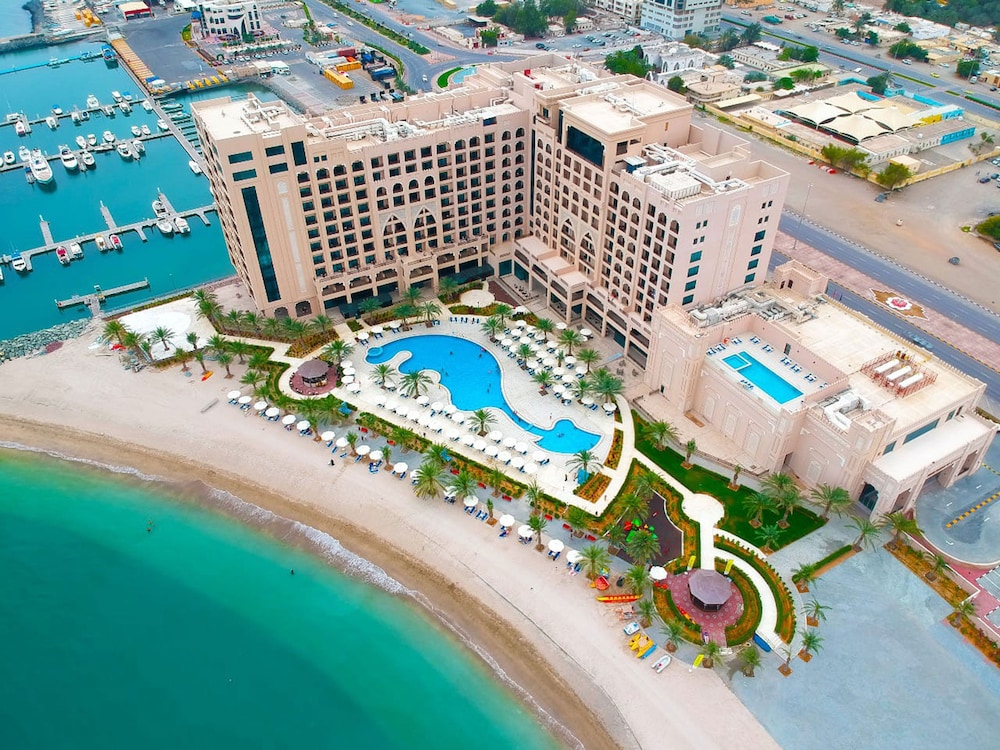 Al Bahar Hotel & Resort 1