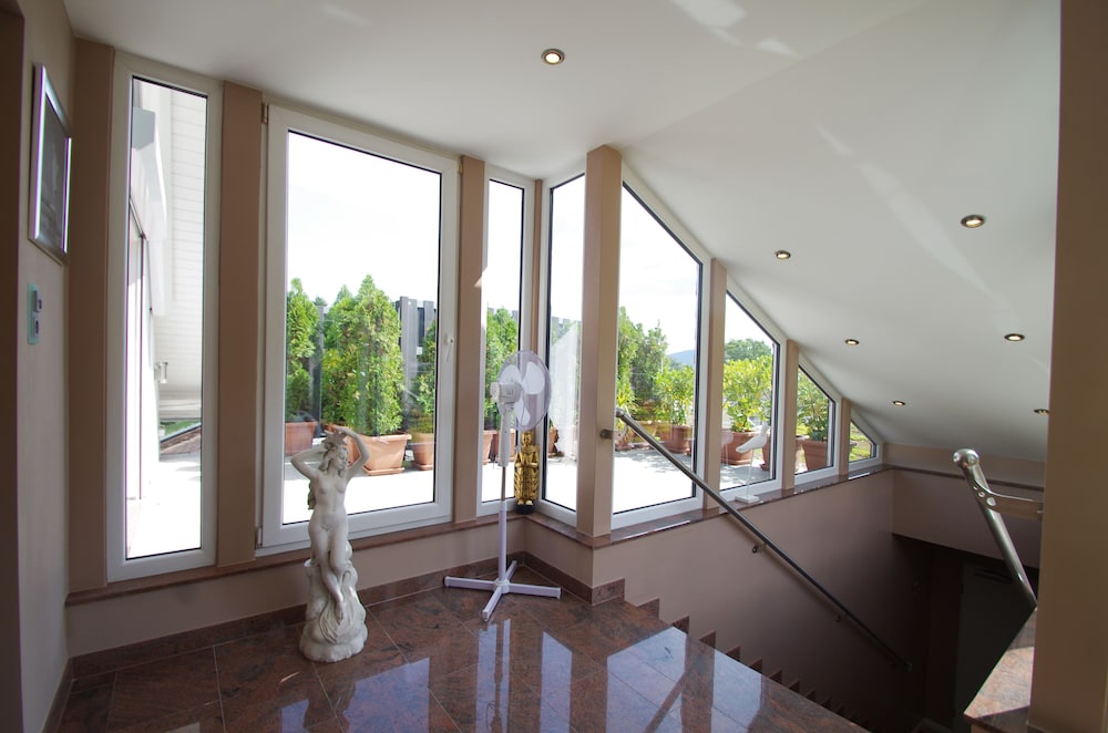 Luxury Apartment Bonn 3