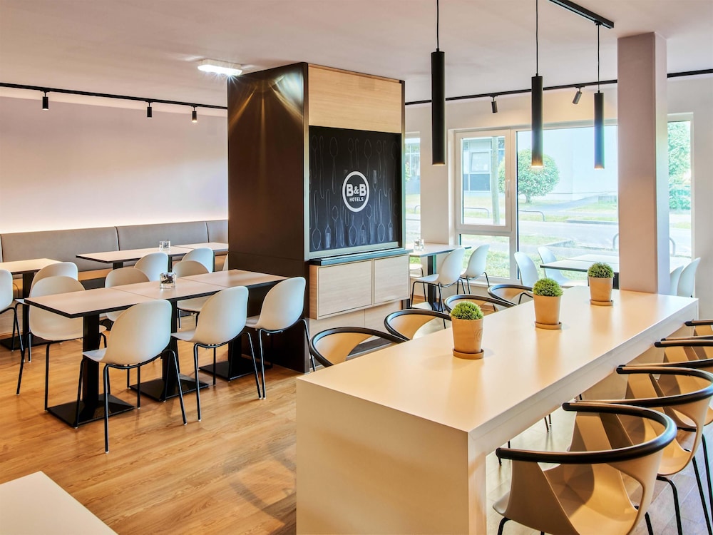 B&B HOTEL Frankfurt-Airport 21