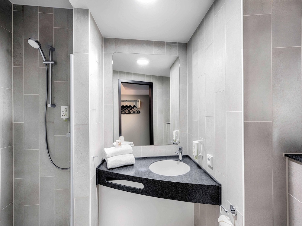 B&B HOTEL Frankfurt-Airport 19