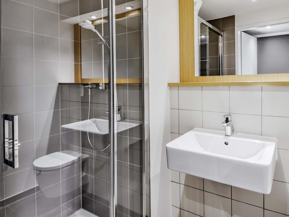 B&B HOTEL Frankfurt-Airport 17