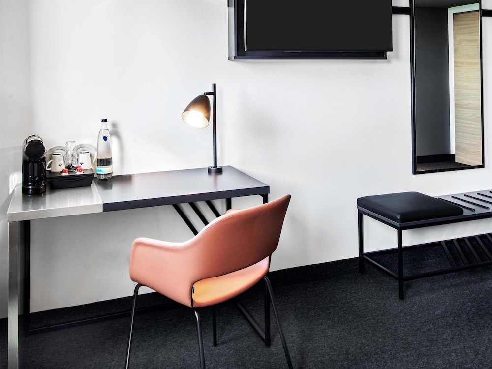 B&B HOTEL Frankfurt-Airport 8