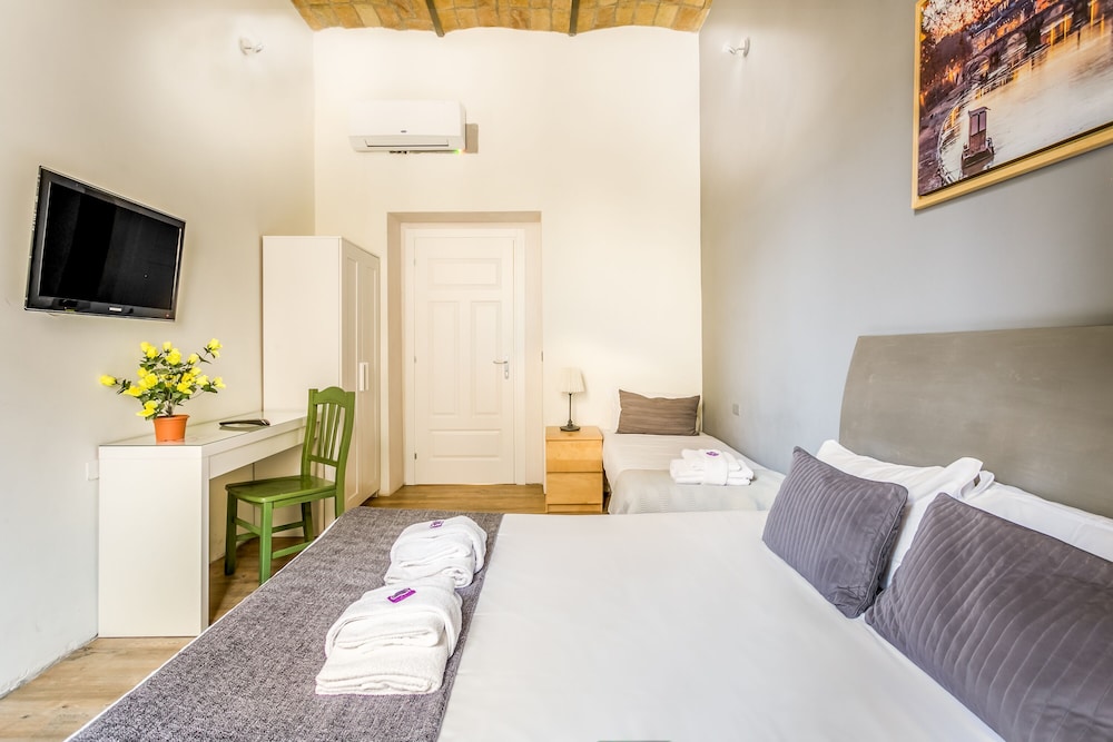 Amoroma Suite 18