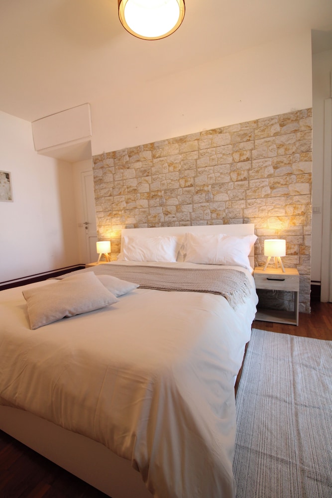 Domus Angularia 18