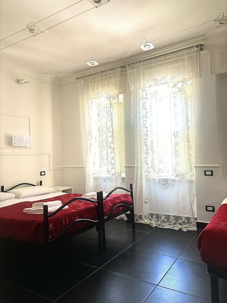 Palace Rome 17