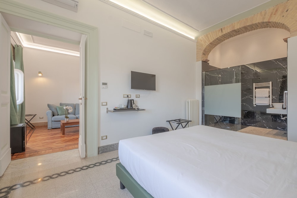 Navona Queen 22
