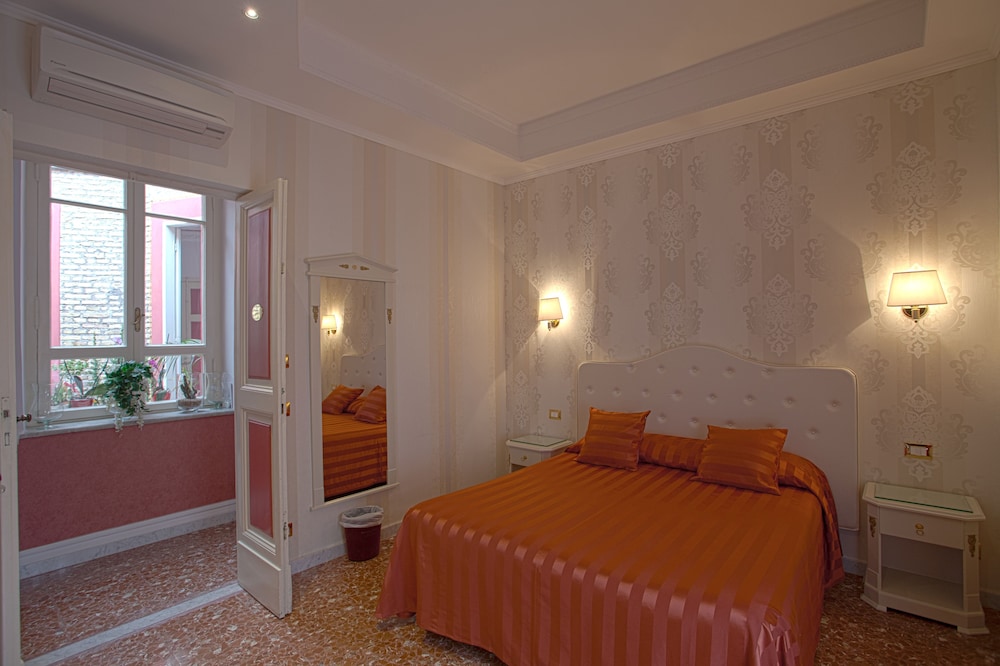 Navona Queen 10
