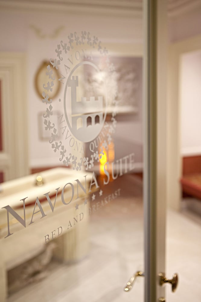 Navona Queen 2