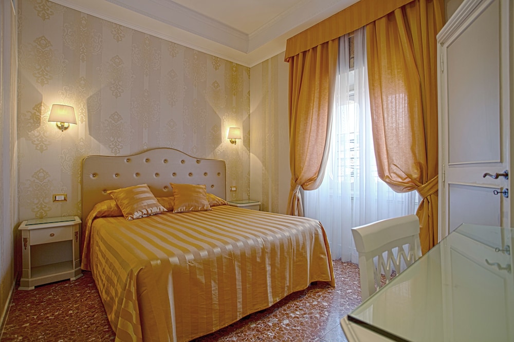 Navona Queen 3