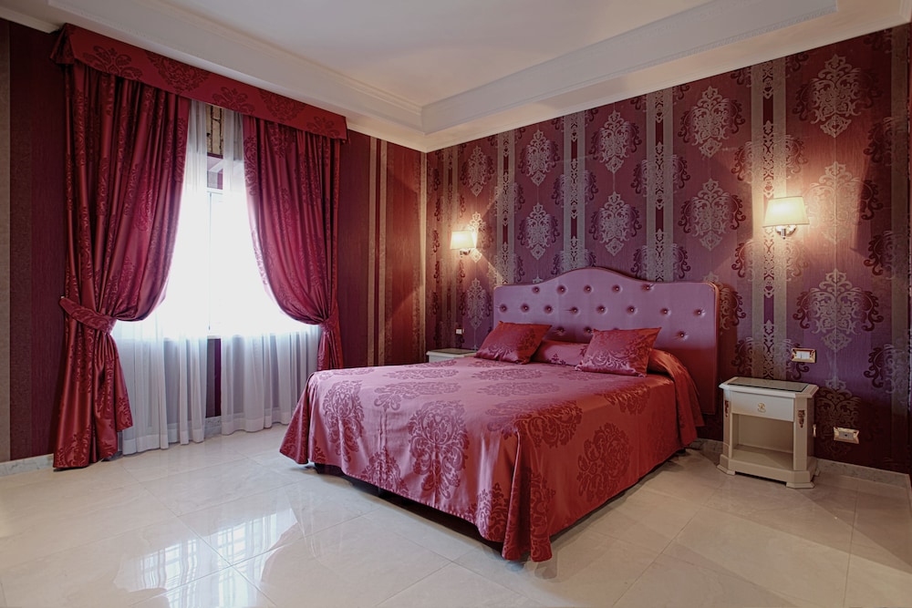 Navona Queen 15